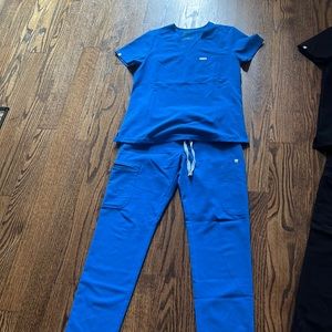 Like new Figs brand scrub set